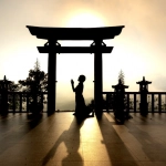 Созерцание олимпийских врат в медитативной тишине и покое